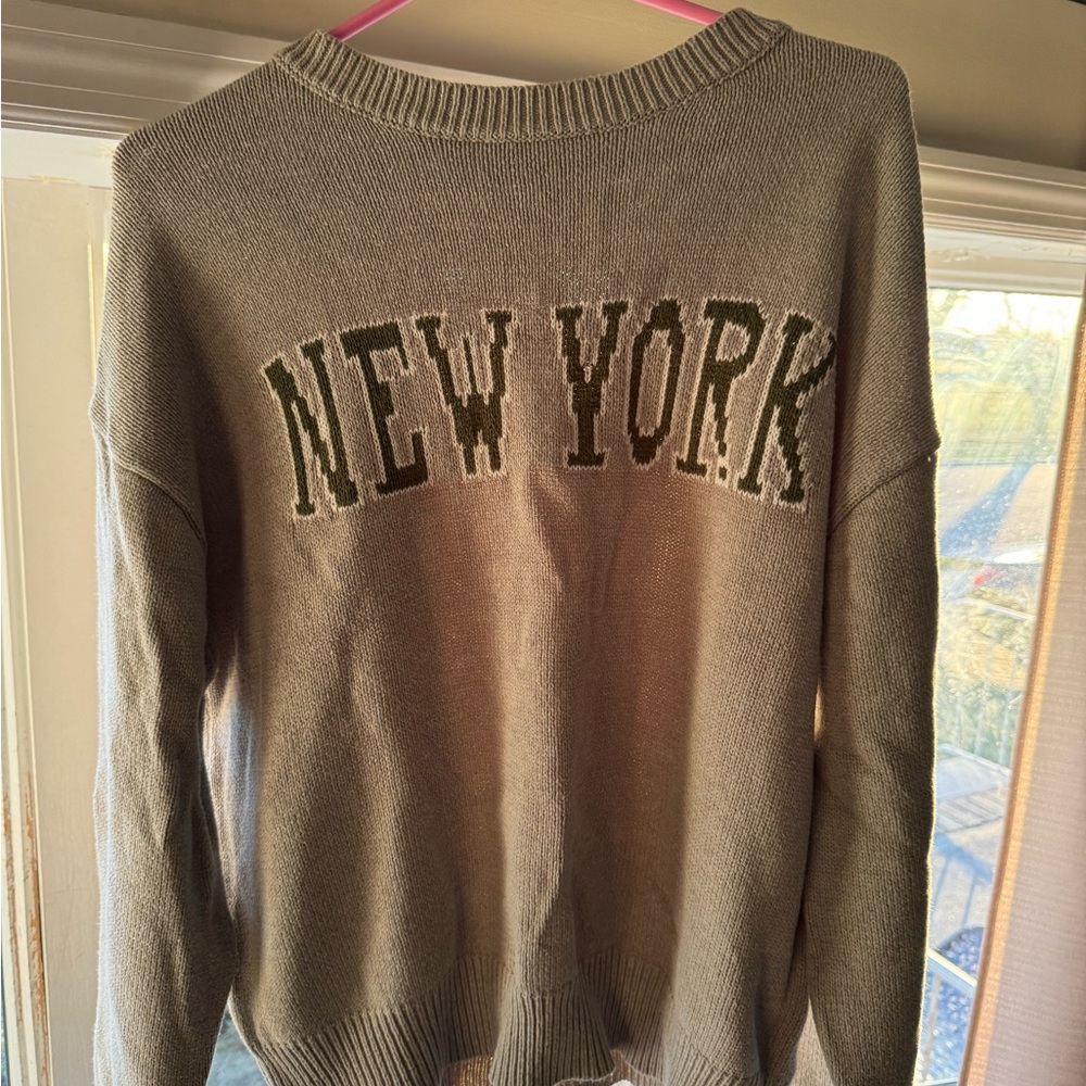 New York sweater medium